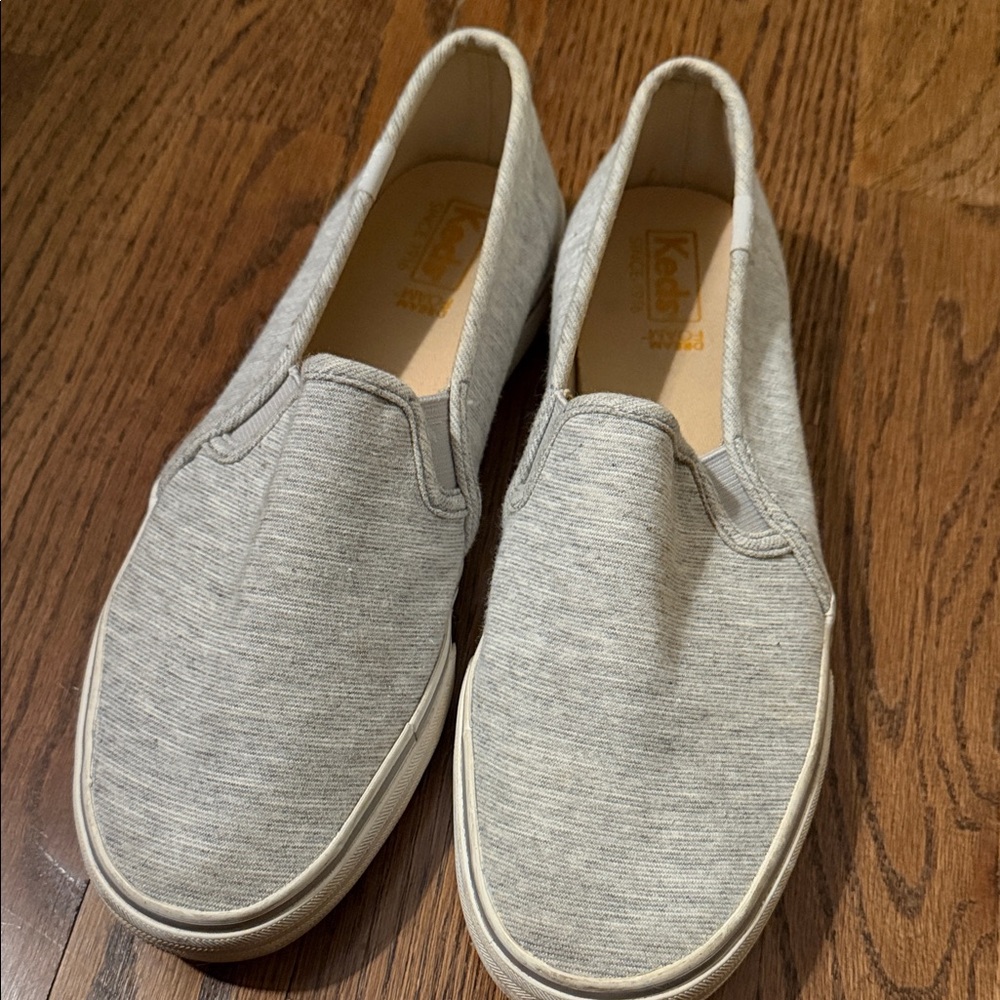 Keds ladies Light Gray Slip-On sneakers Sz 8.5